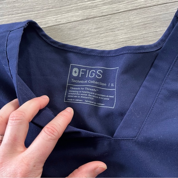 Figs Womens Navy Blue Scrub Top Size XL Technical Collection Short Sleeve - Picture 4 of 9